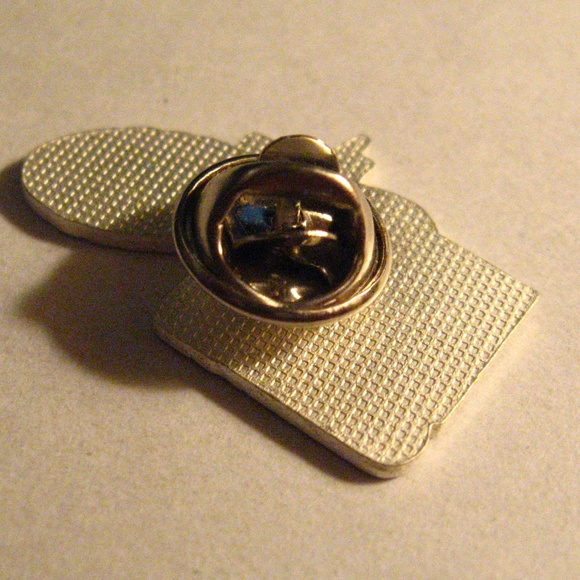 🏃‍♀️🏃‍♂️ Houston TX Run For A Reason Marathon Lapel Pin - Picture 4 of 4